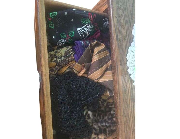 Contents of 3 Drawers - Scarfs - Sweaters image