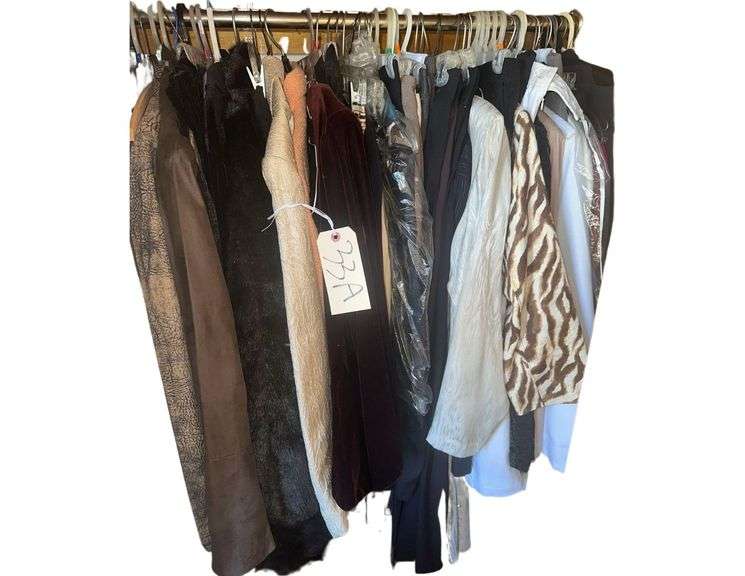 Womens Clothing - Jackets & Pants - Sz L-XL image
