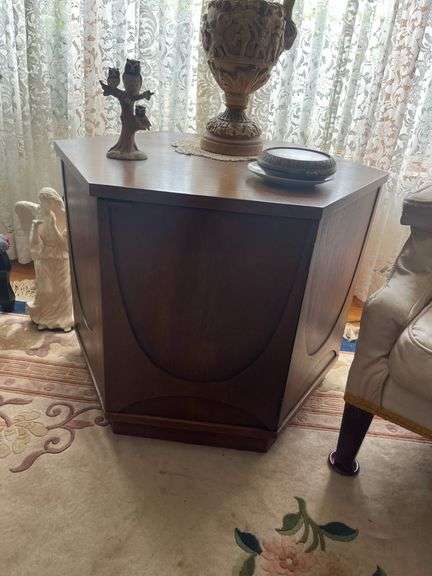 Broyhill Premier Brasilia Drum Table image