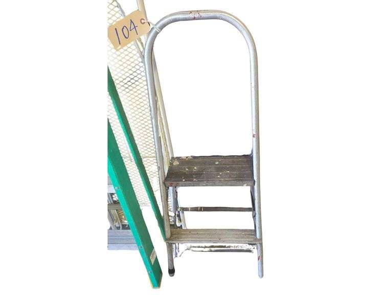 2' Step Ladder image