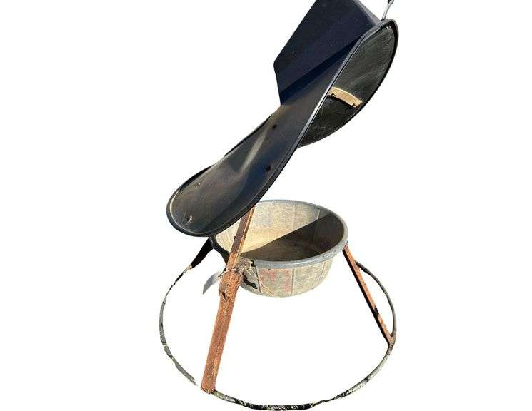 Salt Feeder w/ Water Shield image