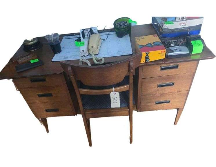 Vintage 4ft Desk With Chair only must be Removed After 4 on Removal Day image