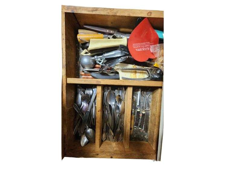 Kitchen Utencils image