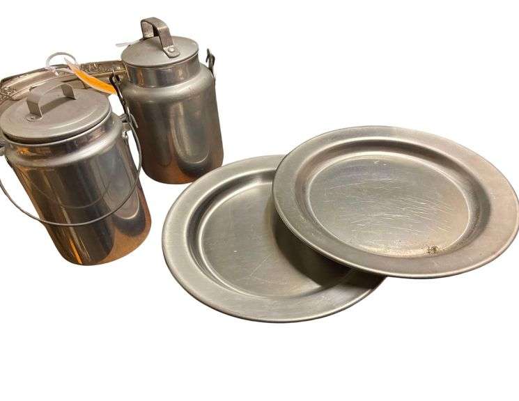 2 USMC 6 Inch Plates and 2 Tin Containers image