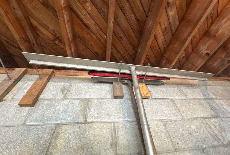 4’ Aluminum Float and Squeegie image