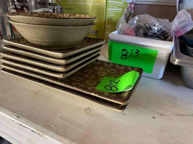 8 Desert Plates image