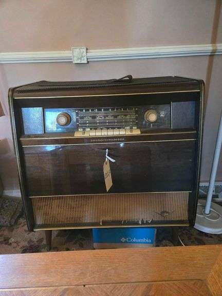 Vintage Grunding Majestic Radio 28" L x 13" D x 30" H image