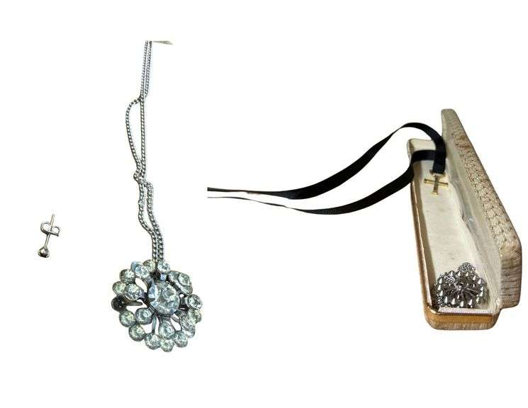 Vintage Jewelry image