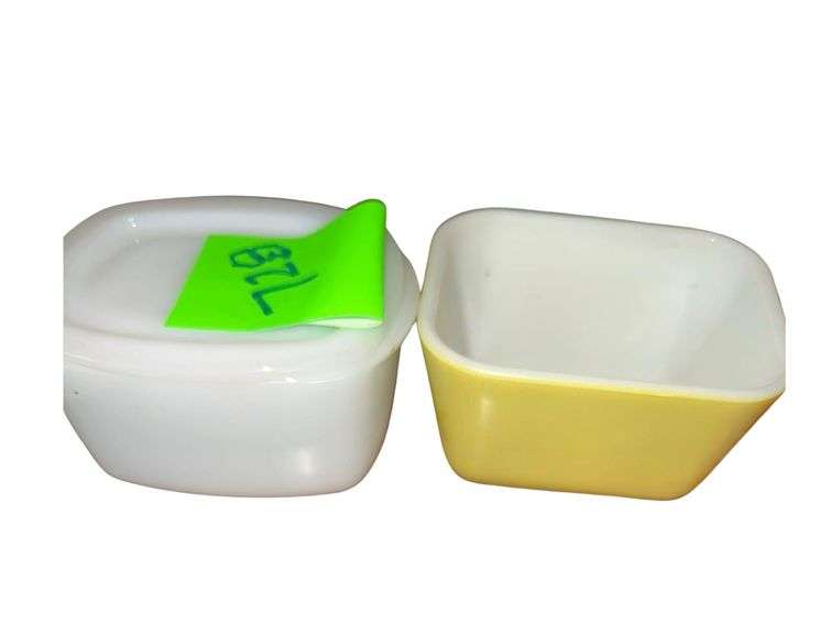 Vintage Pyrex and Federal Bakeware image