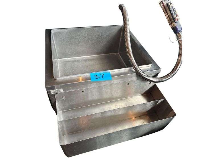 Stainless Steel Ice Basin With Shelving - 23" x 21" x 29 1/2" image