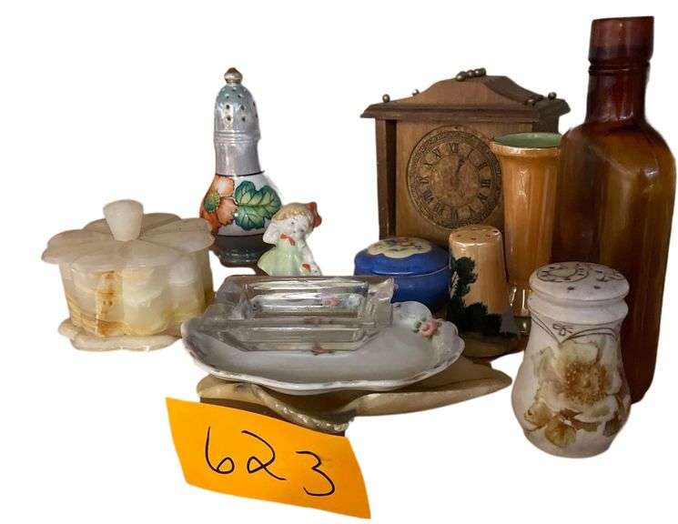 A Onyx Trinket Box Salt and Pepper Shakers image