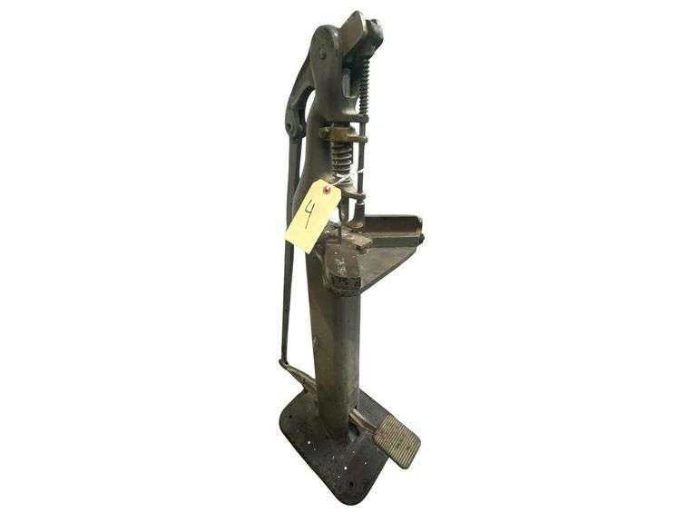 Sterling Corner Rounder Foot Press image
