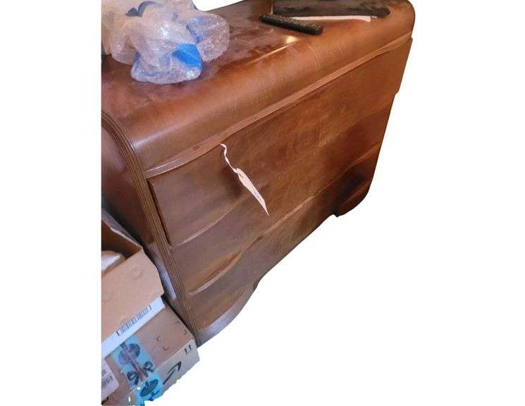 40x39x20" Dresser image