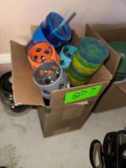 Box Lot Of Drinkeare image