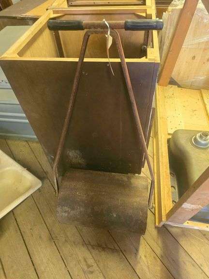 Vintage Roller 18" W image