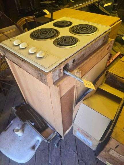 Vintage Electric Range 31 W - Kitchen Island 32x38x20" image