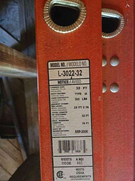 Red Louisville Extension Ladder 32 ft image