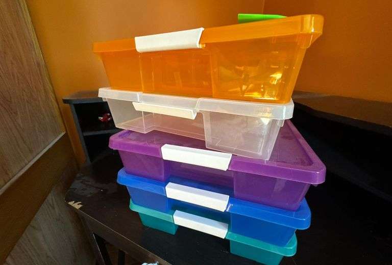 5 Plastic Color Organization Totes w/ Lids image