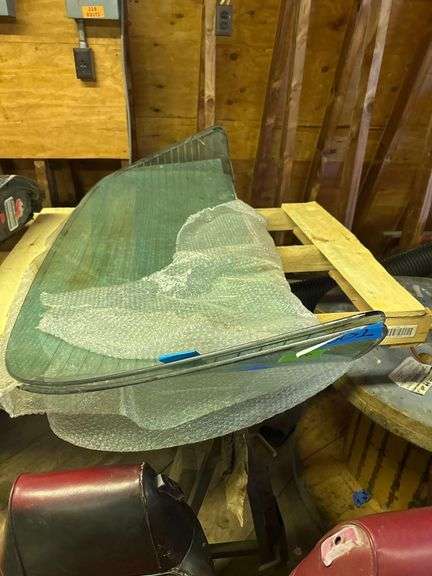 4 Glasses and 2 Coffee Mugs image