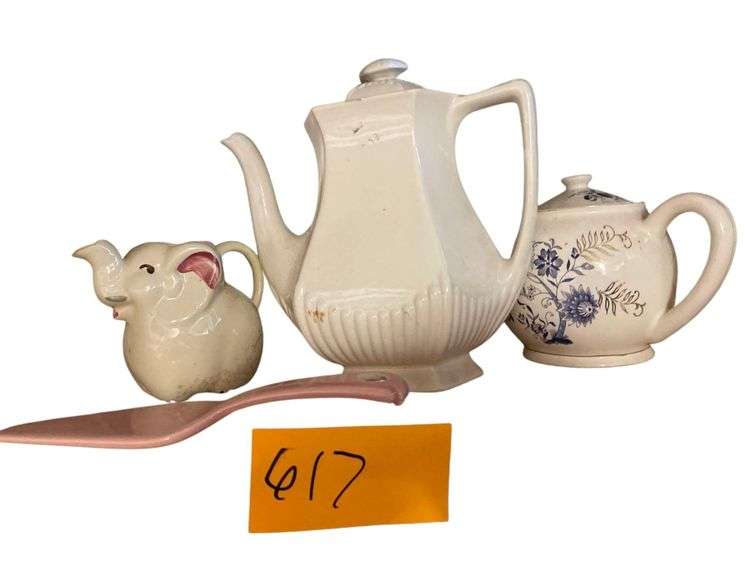 4 Porcelain Serving Items Tea Pot Coffee and Creamer image