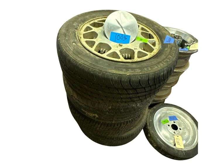 Set of Four 1987 Ford Thunderbird Aluminum Wheels w/ Center image