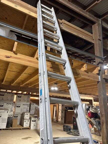 Werner 28” Aluminum Extension Ladder image