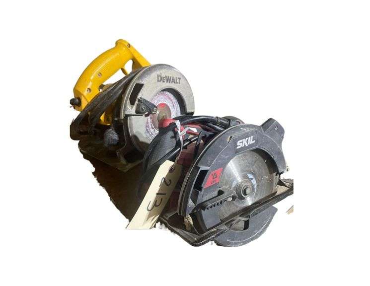 A Set of 4 Electrical Jig Saws. A Craftsman Type 1 CME612, Black &Decker JS250, DeWalt DW317, Humpbell Hausfeld 3.1 image