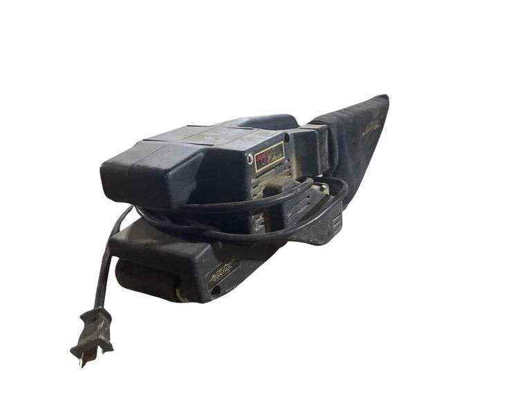 A Skil Classic Electric Belt Sander with Dust Collector image