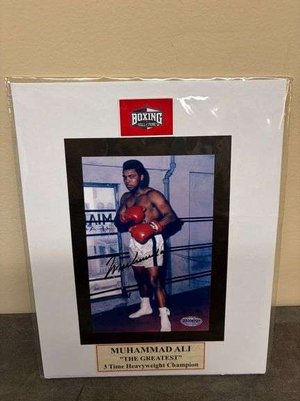 Muhammad Ali Signed Photo - "The Greatest" 3 Time Heavyweight Champion - Skye-Box Collectibles & Memorabilia COA - 8"x10" image