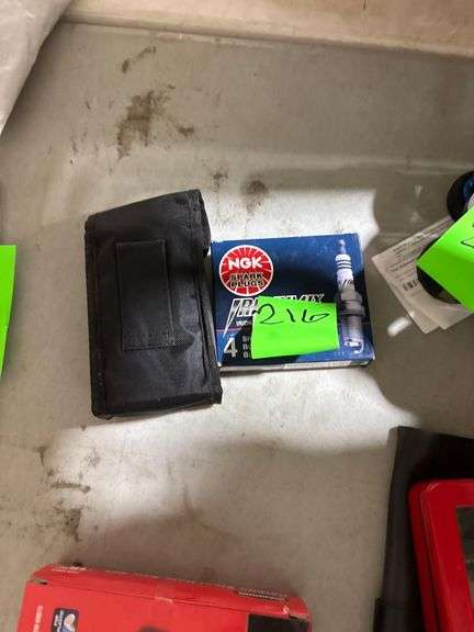 4 Iridium Spark Plugs Binoculars in case image