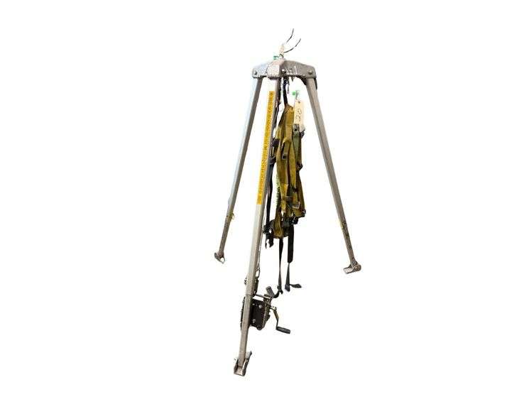 Confined Retrieval System with Safety Harness’s image