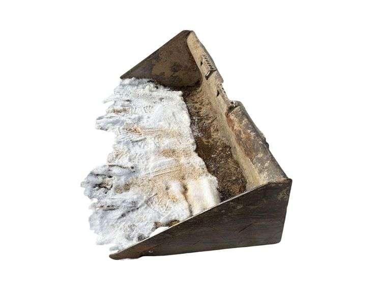 Bobcat Skid Steer Bucket - 67in - with Teeth image