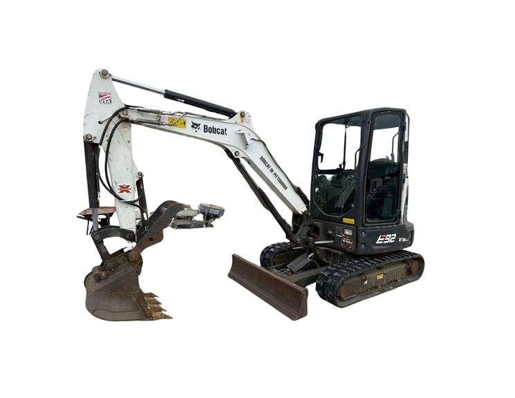 2017 Bobcat E32i - Meter Reads 2427 Hours - Blade - Thumb - 24in & 12in Bucket - Heat and AC - Radio - PIN: B3Y111176 image