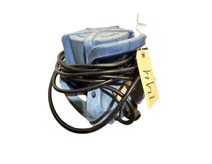 Little Giant Swimming Pool Winter Cover Pump image