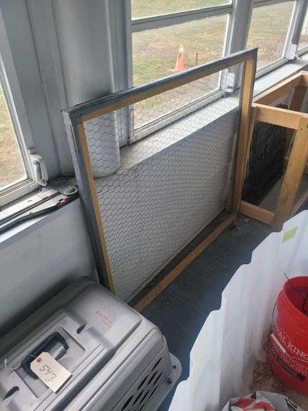 4ft Square Plastic Chicken Cage With Heat Lights and Lid
