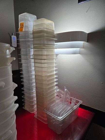 Plastic Food Containers with Some Lids. Several 6 in. x 6 in. x 6 in. Approx 2.2 Liters. Several 6 in. x 7 in. x 4 in. D