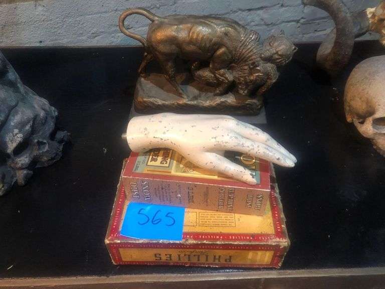 Bear Fighting Buffalo Decor, False Hand, 2 Wooden Boxes