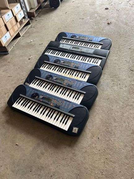 Lot of 5 Electronic Yamaha Keyboards