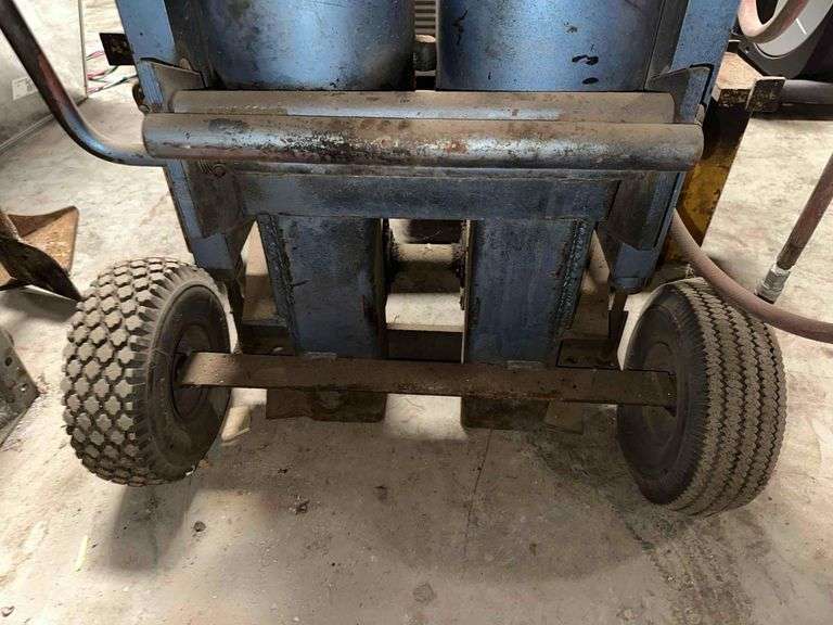Walker 7 Ton Pneumatic Bumper Jack - Model 93692 - Serial No. 692K08200