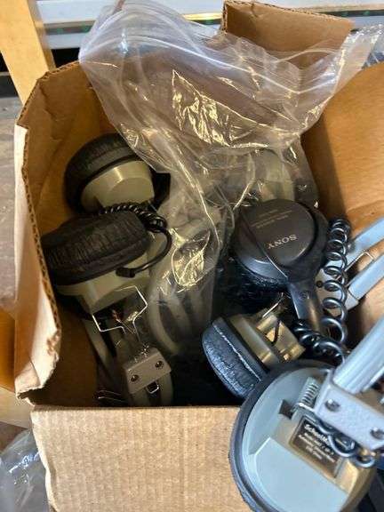Box of SchoolMate HA7/SP-7 Headphones - Automatic Stereo/Mono 170 Ohms - Approx. 10