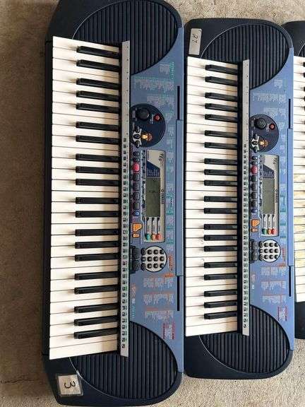 Lot of 5 Electronic Yamaha Keyboards