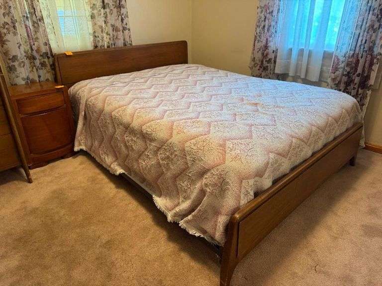 Queen Bed including Headboard/Footboard, Rails, and Matching Mirror