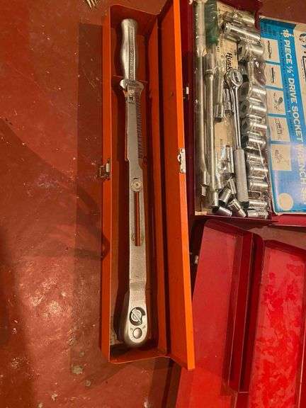 Torque Wrench and Socket Set