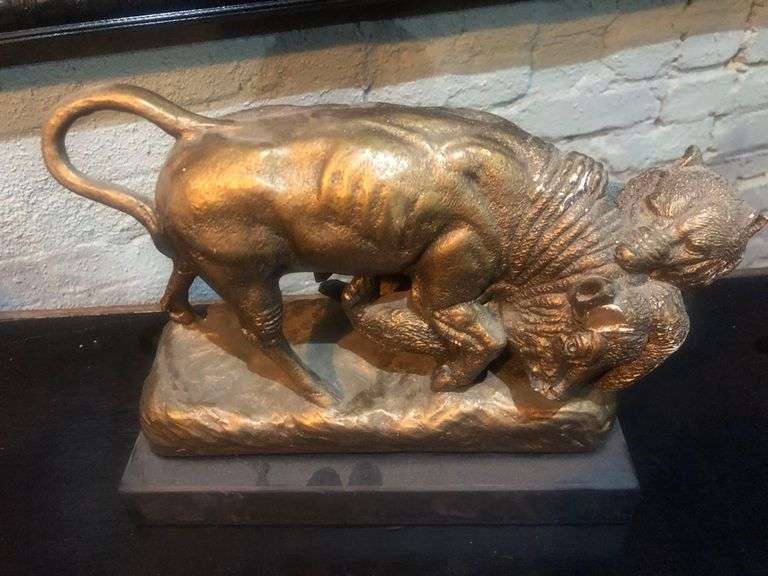 Bear Fighting Buffalo Decor, False Hand, 2 Wooden Boxes