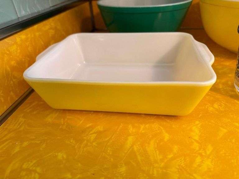 3 Pyrex Pieces and Anchor Measuring Cup