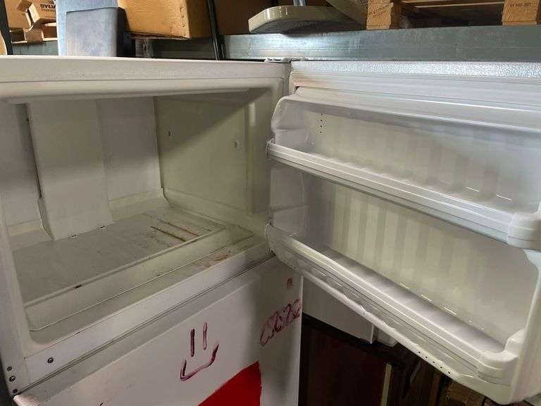 Hotpoint Refrigerator 28inx28inx62in