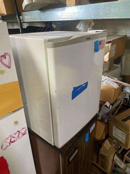 Haier Mini Fridge 19inx20inx25in