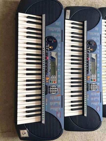 Lot of 5 Electronic Yamaha Keyboards