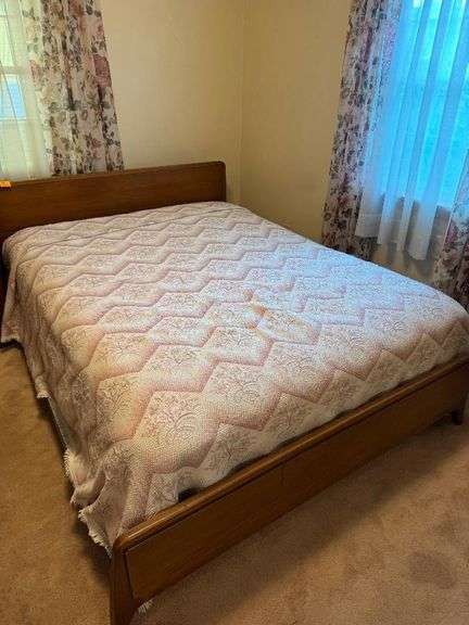 Queen Bed including Headboard/Footboard, Rails, and Matching Mirror