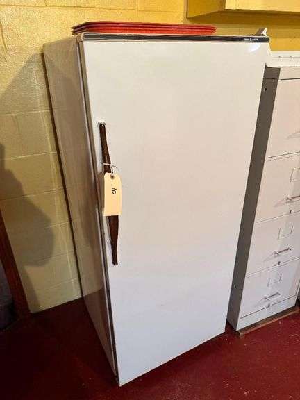 General Electric model no TA11 SCB Refrigerator with Freezer